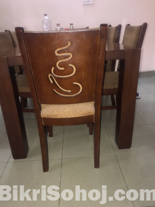 হাতিলের ডাইনিং টেবিল ও চেয়ার